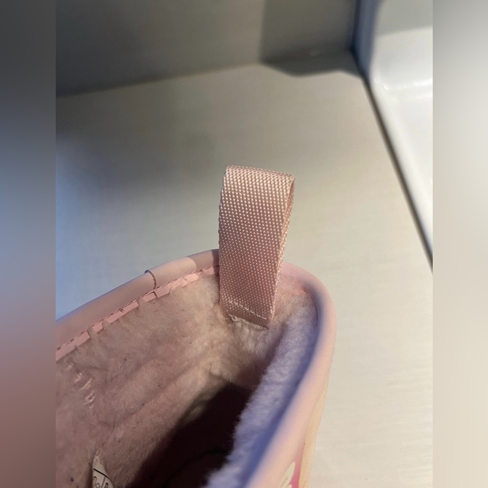Uggs - Picture 5 of 5